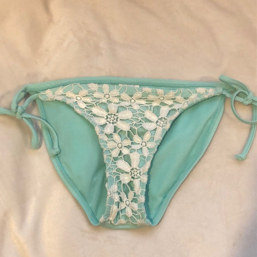 Turquoise & Cream Knit Flower Front Bikini Bottoms - Picture 2 of 4
